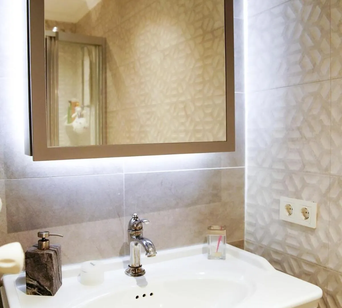 New! Modern 3Bedroom Apartment In Central Cihangir Istanbul 0*,